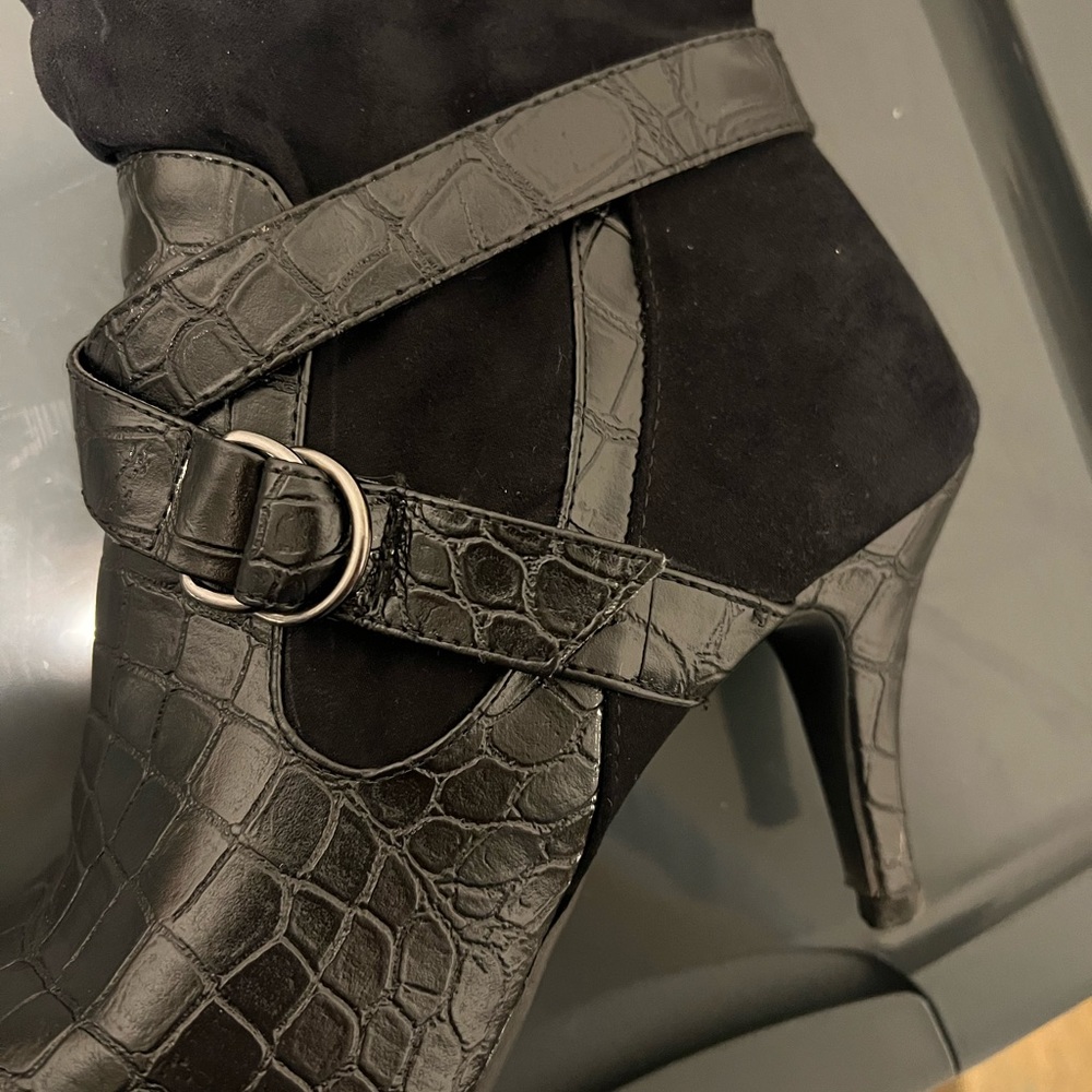 Women’s black boots
